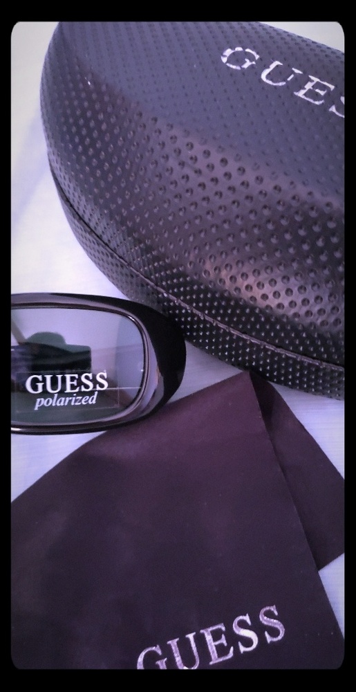 Authentic GUESS Polarized Sunglasses w Case + Rag